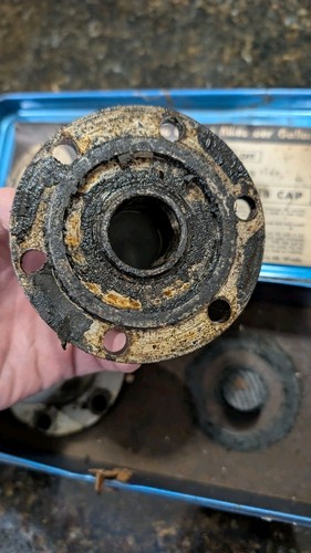 Vintage Set of Warn Hub Caps For Willys - Foto 4 di 10