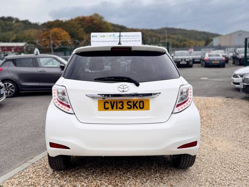 2013 Toyota Yaris 1.33 VVT-i Trend 5dr HATCHBACK Petrol Manual - Picture 7 of 24