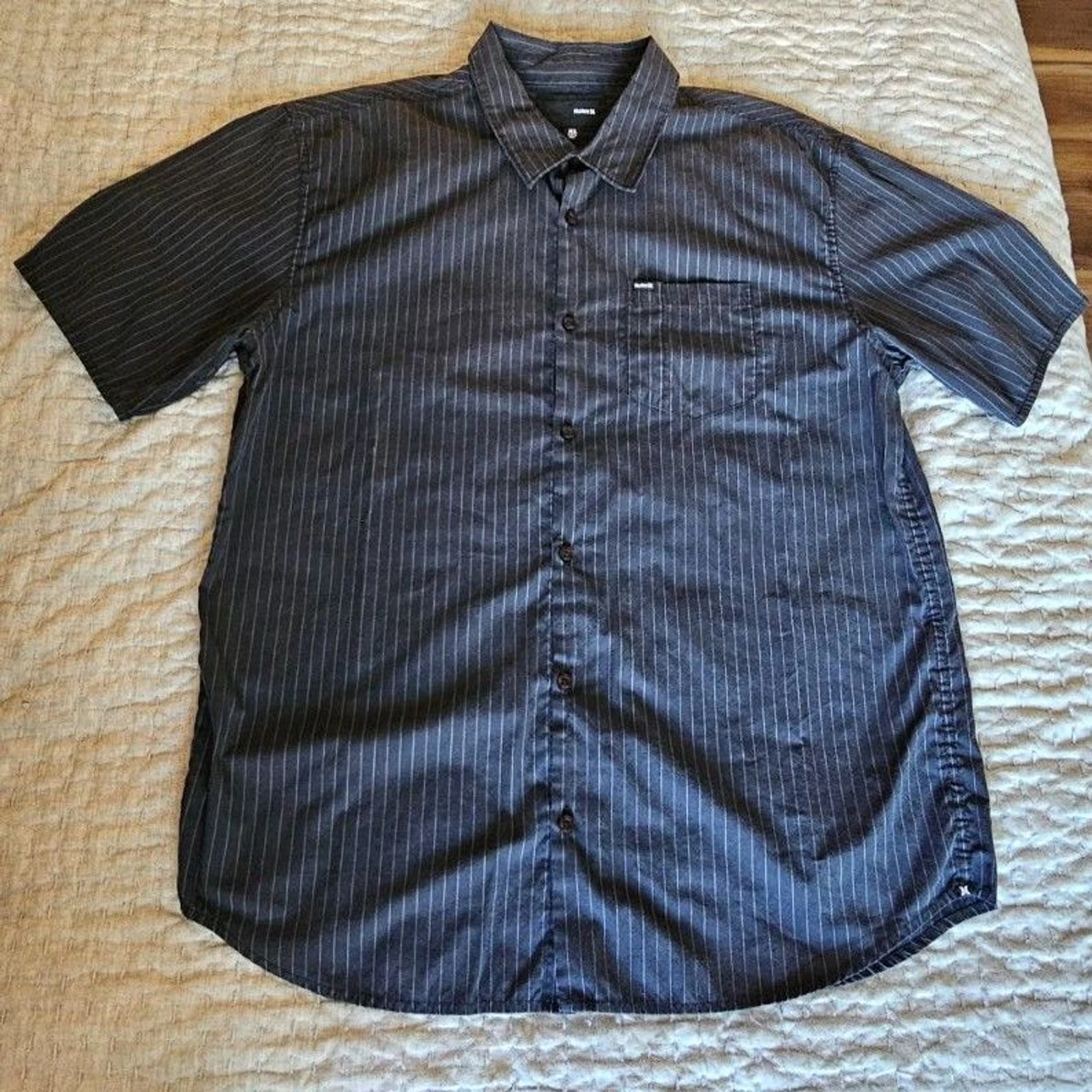 Men's Hurley Charcoal Gray Pinstripe Button Down Short Sleeve Shirt Size XL image 1