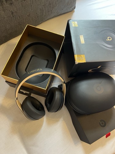 Beats by Dr. Dre Studio3 Wireless Over-Ear Headphones Grey - Picture 5 of 7