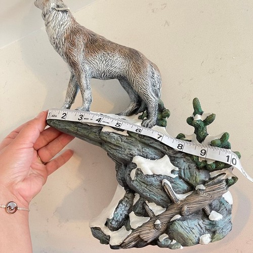 Howling Wolf on Snowy Rocks Ceramic Statue Sculpture - Imagen 9 de 9