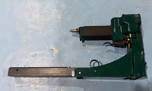 ISM AC 150T C34 1-1/4" Pneumatic Stick Carton Stapler w/ Staples - Picture 2 of 5