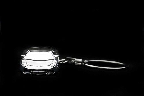 New AUTOart scale Lamborghini Aventador key chain (aluminum) 41605 from Japan - Picture 6 of 7