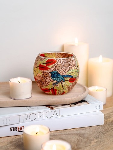 Candelabro Wren Tealight azul aborigen de Koh Living - Imagen 7 de 7