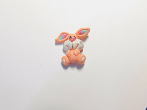 Lindo broche de Pascua de plástico rosa firmado Russ de colección - Imagen 2 de 4