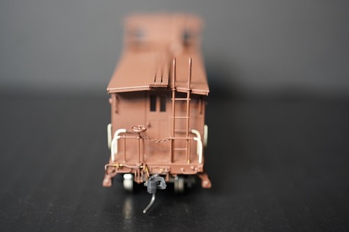 HO Overland Models 1296 Western Pacific WP Wood Caboose painted #732 - Picture 2 of 10