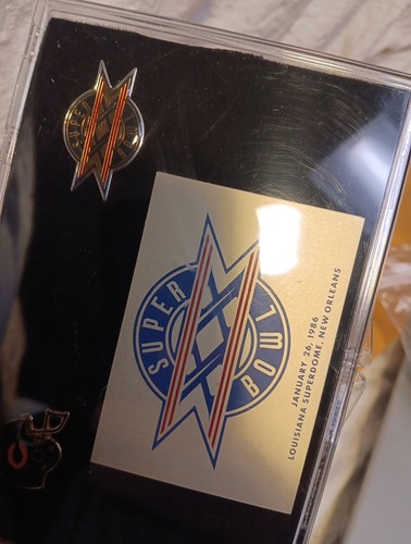 Super Bowl XX 1986 Commemorative Pin Set Chicago Bears RARE Marshall Fields Tag - Picture 6 of 6