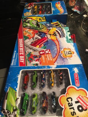 hot wheels sharkbite bay