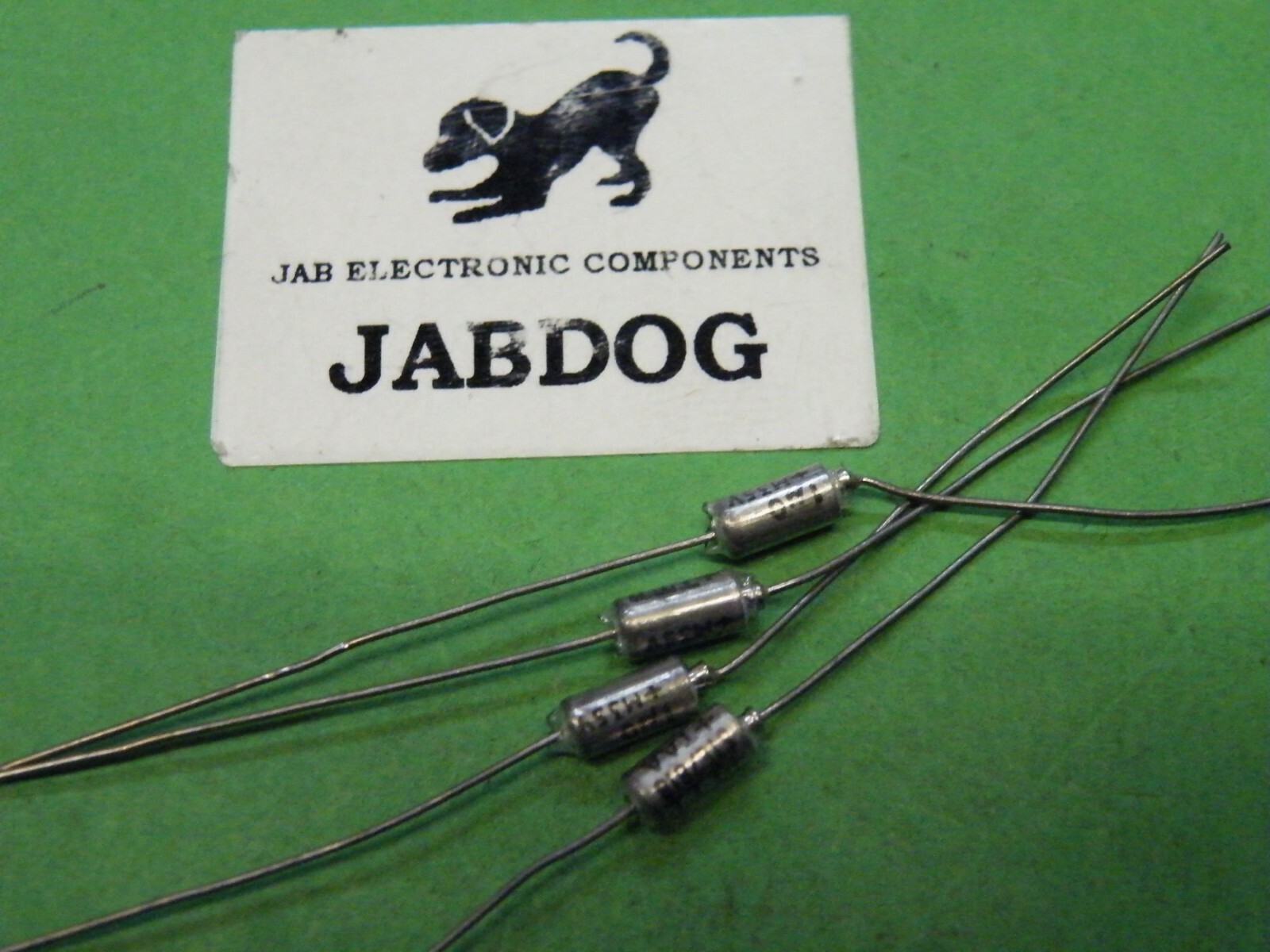 4 Pcs Axial Tant Tantalum Capacitors 1uF 35v Mil Spec AT35-1U0  3g  EJ24-4