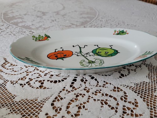 1940's Vintage Cmielow Poland Pottery Anthropomorphic Vegetables Dancing Platter - Picture 10 of 16