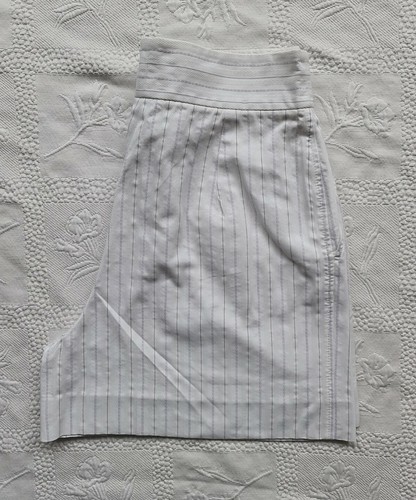 Dolce Gabanna D&G Womens White Pinstriped Cotton Pleated Shorts. IT 40 / UK 8. - Picture 3 of 12