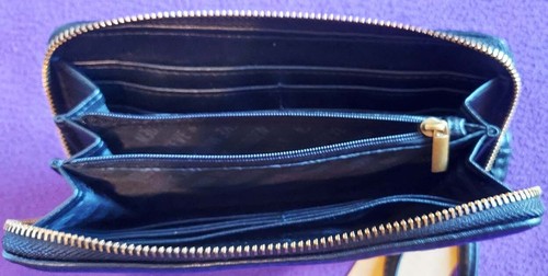 Steve Madden Black Signature Wallet/Zip Style MR117820 NWT - Picture 14 of 23