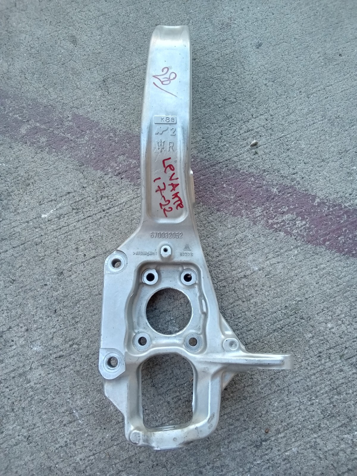 2017-2022 MASERATI LEVANTE FRONT RIGHT SPINDLE KNUCKLE WHEEL HUB 670032052 (z)