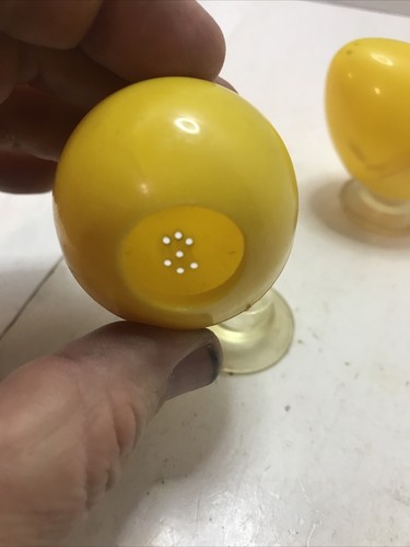 Vtg Yellow Egg Pedestal Salt Pepper Shakers Set Plastic - Picture 7 of 9