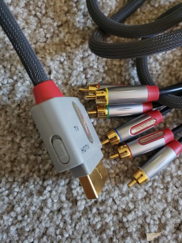 Rocketfish HDTV/TV Xbox 360 Component Cable with Selectable Switch - Picture 3 of 5