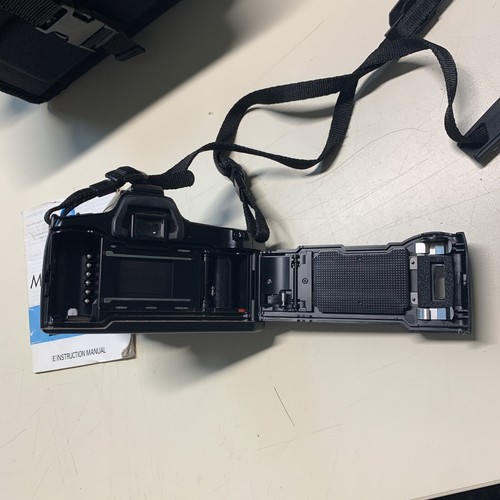 Minolta Maxxum Dynax 3xi 35mm Camera, Carrying bag, Strap And Lens Cover - Picture 9 of 10