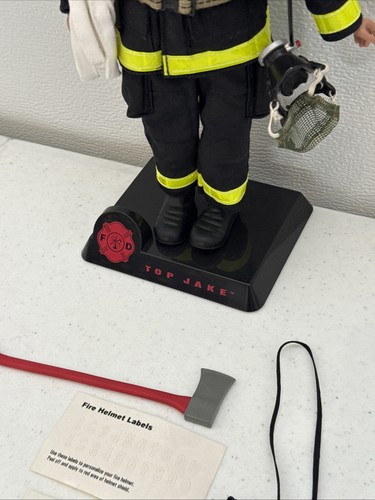 ERTL Collectibles Real Heroes TOP JAKE FIREFIGHTER 1/6 Figure 1998 - Picture 4 of 7