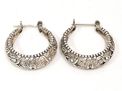 SELTENE VERZIERTE CUT OUT DESIGN LOOP OHRRINGE PERLENRAND STERLINGSILBER BLÄTTER