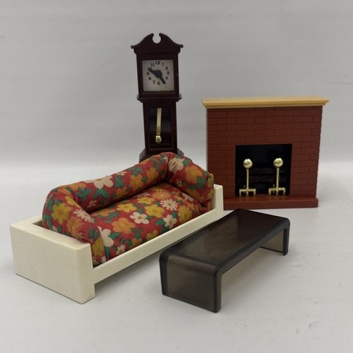 Lotto divano orologio camino mobili casa delle bambole Fisher Price 1977 miniatura - Foto 1 di 3