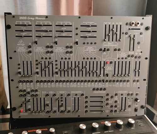 Behringer 2600 Gray Meanie Limited Analog Semi-Modular Synthesizer Eurorack  - Bild 2 von 2