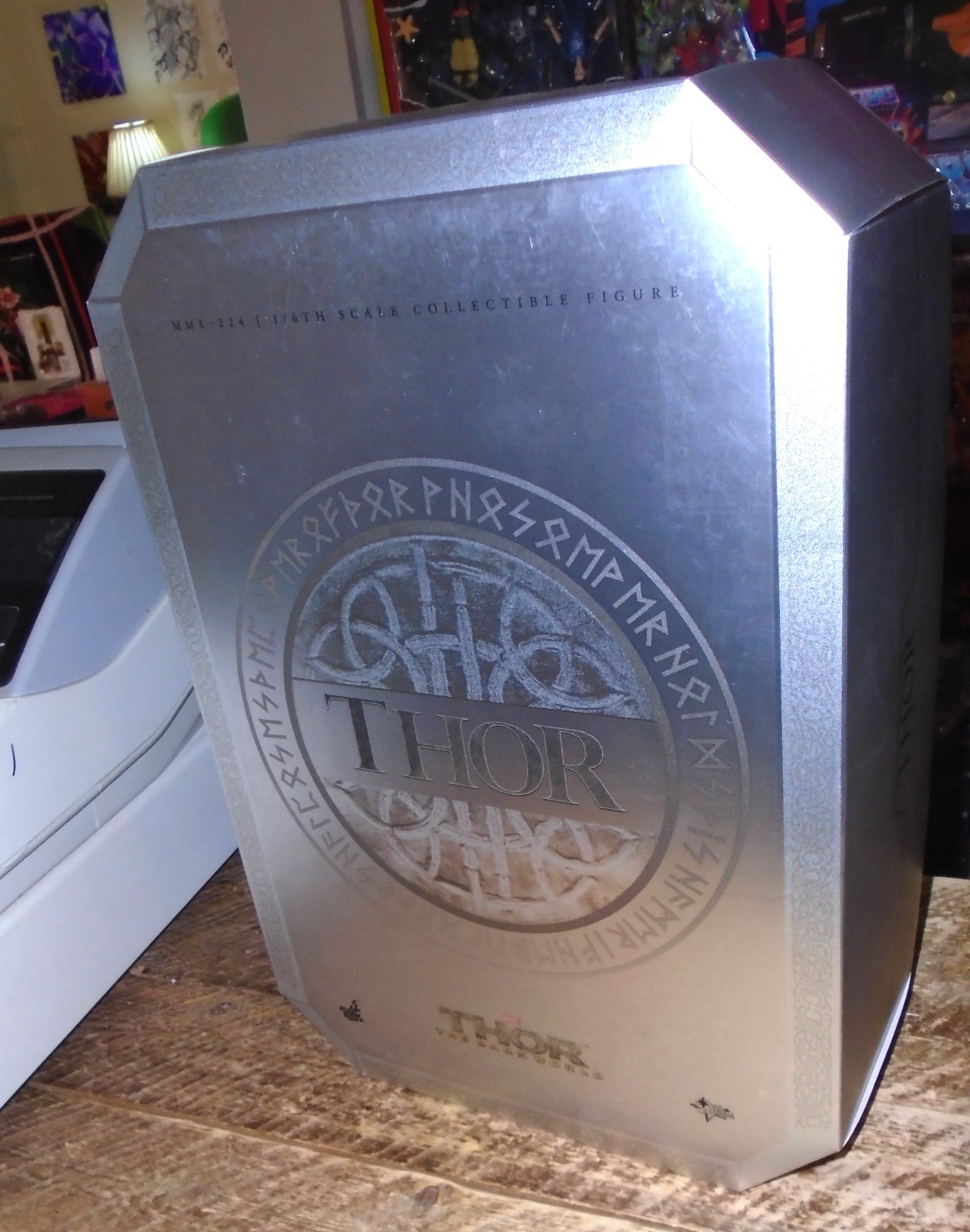 HOT TOYS MMS224  THOR: THE DARK WORLD THOR FIGURE