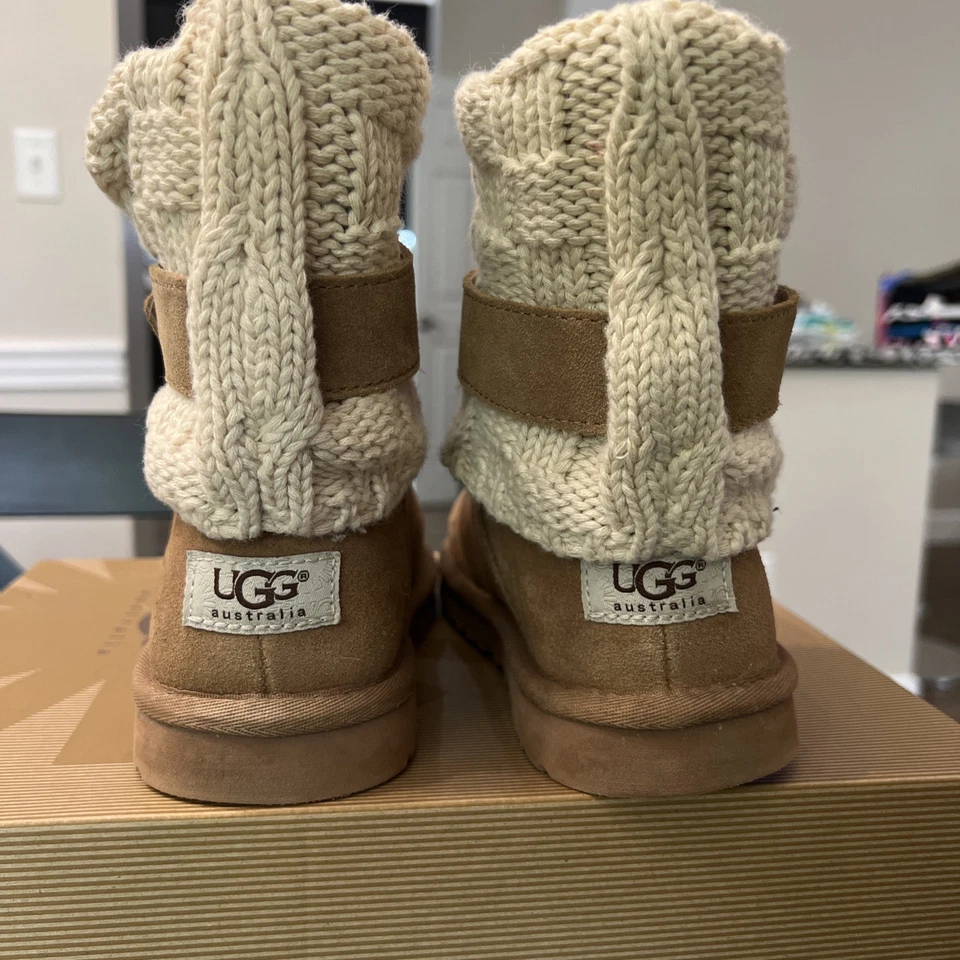 UGG Australia CASSIDEE 缆绳针织靴 带 SUEDE 皮革表带 Ret170 女式 尺寸:5 — 第 4/4 张图片