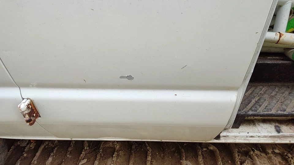 05 FORD VAN E250 Rear Door Right (NO SHIPPING) - Imagem 3 de 4