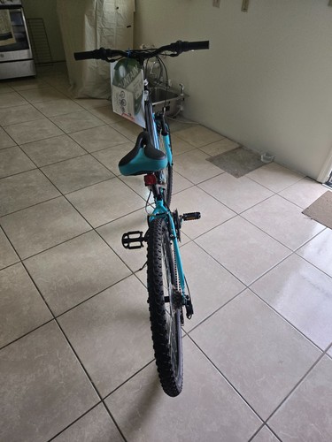 Huffy 26" Trail Runner Women's Mountain Bike, Metallic Pool Blue (New/Restored) - Picture 4 of 17