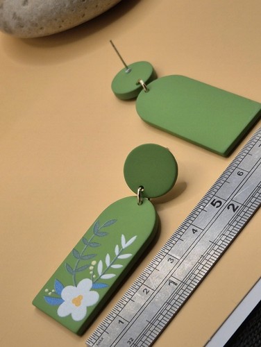 NEW LARGE GREEN ACRYLIC FLOWER STUD EARRINGS, GIFTWRAPPED - Picture 7 of 10