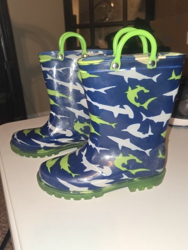 Lilly Of New York Kleinkind leuchtende Regenstiefel/Stiefel/blaue Haie/Größe 10