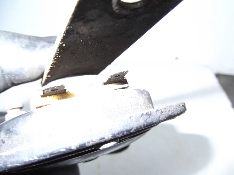 SUZUKI GS550T  HORN AND BRACKET — 第 4/4 张图片