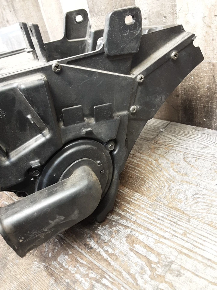 Triumph Bonneville 2002 02-07 caja de aire filtro de aire caja de admisión montaje Foto 3 de 4