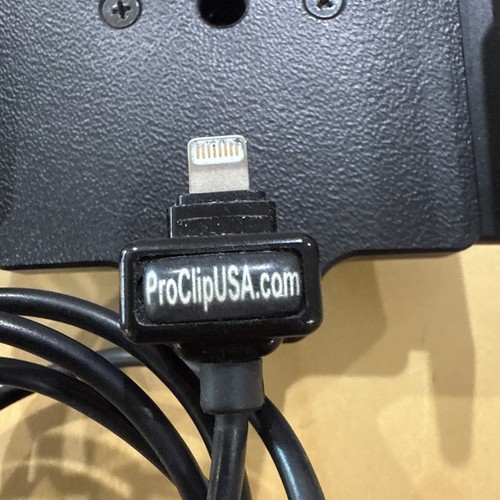 Soporte para iPhone ProClip con alimentación a través de USB y cable Lightning - Imagen 2 de 9