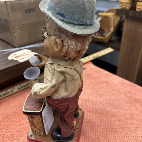 (VTG) 1962 CHARLIE WEAVER BARTENDER BATTERY OP ROSCOE TOYS JAPAN TIN TOY - Picture 4 of 4