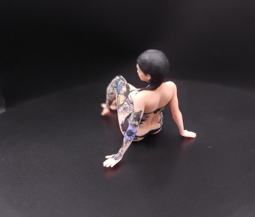 Resin Diorama 1:18 Colorful Tattooed Beauty Mini Figurine Doll Toy Scene Props - Picture 7 of 12