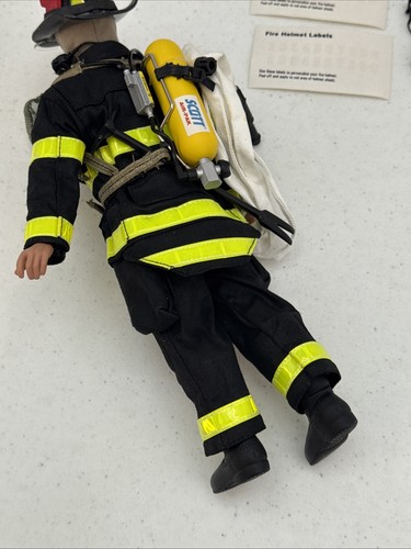 ERTL Collectibles Real Heroes TOP JAKE FIREFIGHTER 1/6 Figure 1998 - Picture 7 of 7