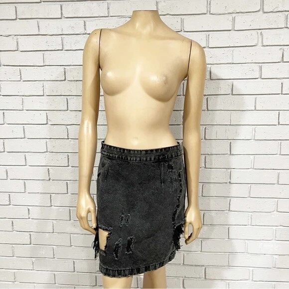Distressed denim best sale skirt fashion nova