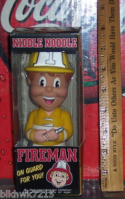 【FUNKO NIDDLE NODDLE】 FIREMAN FUNKO NIDDLE NOODLE FIREMAN YELLOW COAT BOBBLEHEAD LIMITED