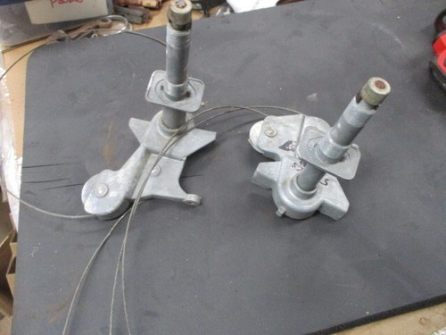 NOS 1957 OLDSMOBILE 88 98 WIPER PIVOT TRANSMISSION LEFT AND RIGHT
