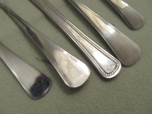 Lot of 45 - Oneidacraft Needlepoint / Beaded Artistry Stainless Flatware - Picture 9 of 11