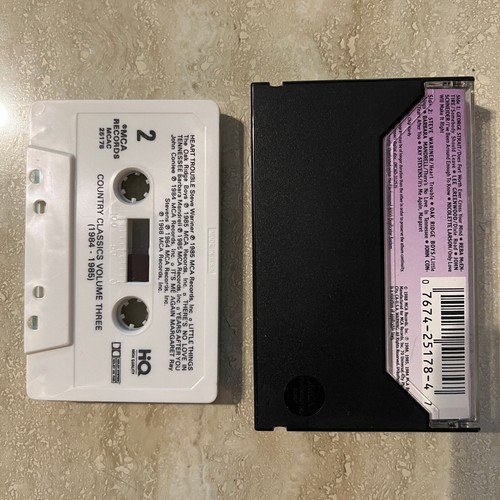 Cassette Country Classics Vol 2 George Strait Reba McEntire 1988 MCA Tested - Picture 2 of 2