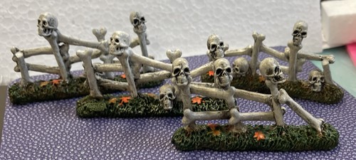 Lemax Spooky Town ~ KNOCHENZAUN ~ 4-teiliges Set #54334  - Bild 1 von 10