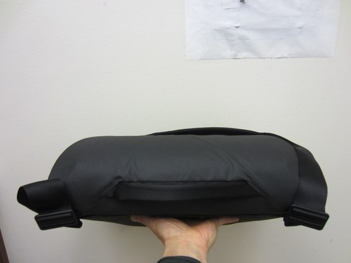 New Open Box $249.95 Peak Design Everyday Messenger 13L Black W Camera Dividers - Picture 15 of 24