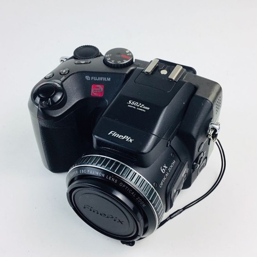 Fujifilm FinePix S Series S602 Zoom 3.3MP Digital Camera - Black & Metallic gray - Picture 2 of 6