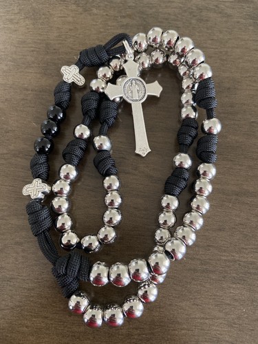 Rosario Paracord - Rosario católico con cuentas de plata fuertes y duraderas - Hecho a mano - Imagen 6 de 7