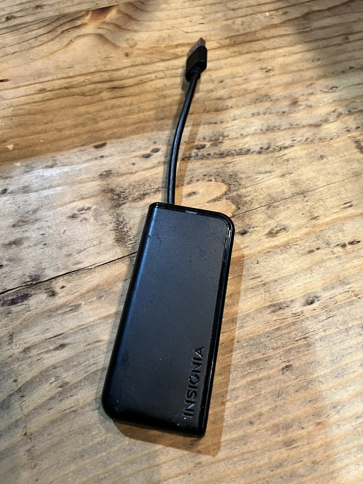 Insignia NS-PCH6430 4-Port USB 3.0 Travel Hub - Black - Image 2 of 3