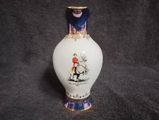 Vintage Hassenpflug Vienna Austria Spanische Hofreitschute Wien Gilded Vase 5.5"