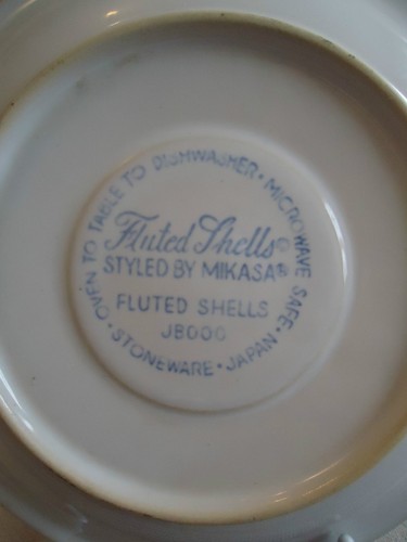 SAUCER "MIKASA"FLUTED SHELLS STYLED - Picture 2 of 2