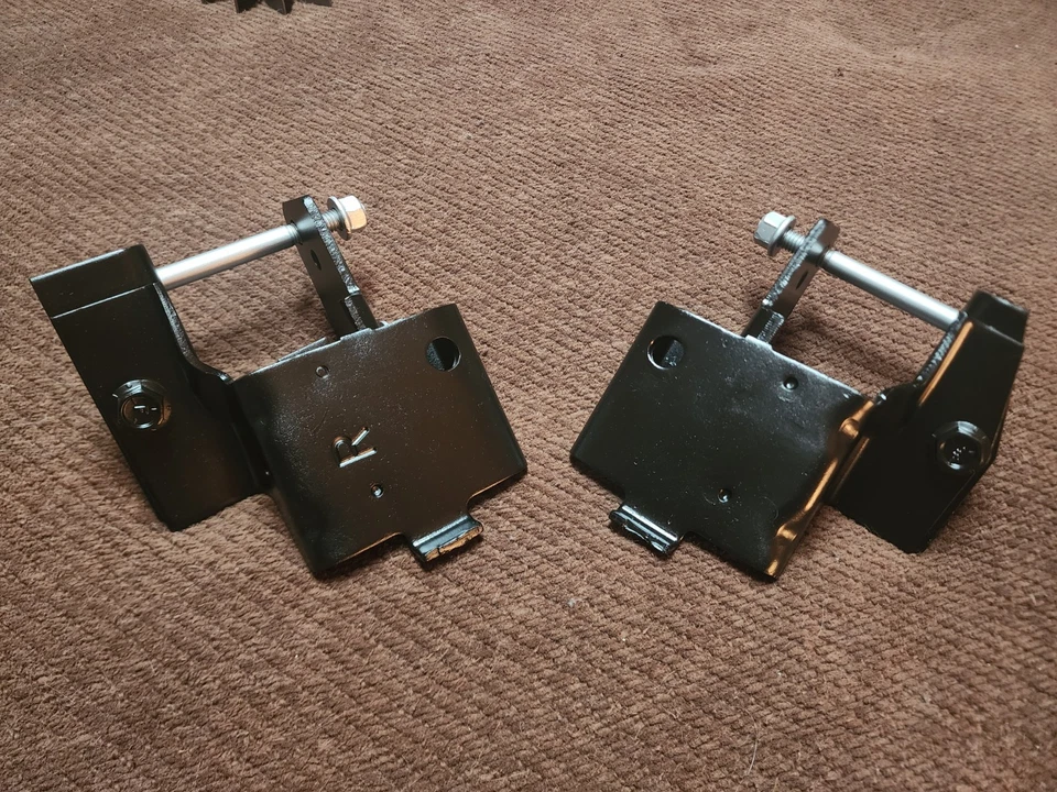 Mustang Cougar 289 302 351 1966 1970 cuadro soportes laterales motor Ford Original 69 Foto 2 de 4