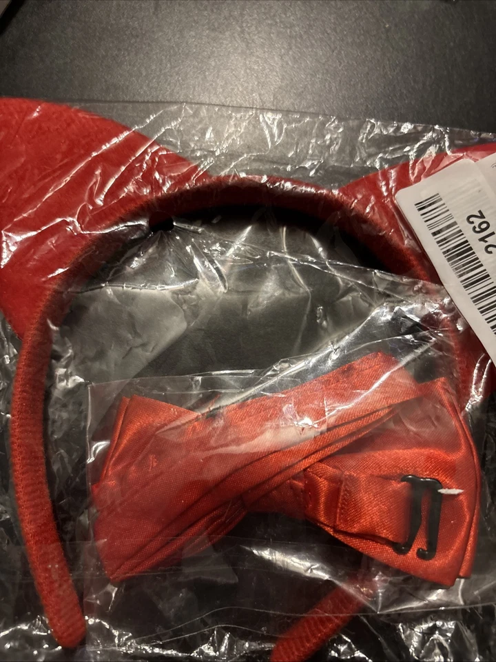 Diadema orejas de gato con pajarita roja Foto 2 de 2